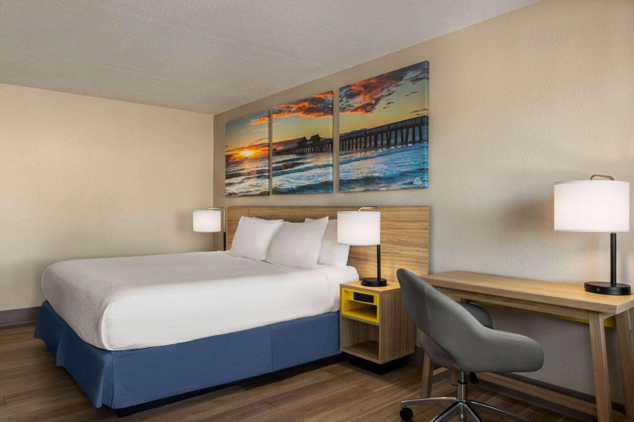 Days Inn By Wyndham Cocoa Beach Port Canaveral Exterior foto